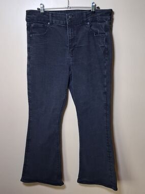 American Eagle Next Level Stretch Black Flare Jeans; Size 16S